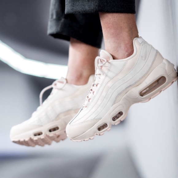 Nike Air Max 95 LX Womens - Picture 1 of 8